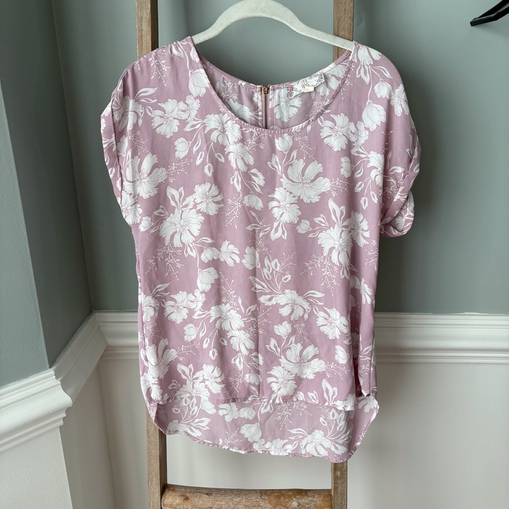 Pink Rose Hi-Lo Short Sleeve Floral Blouse Sz Medium - 1656